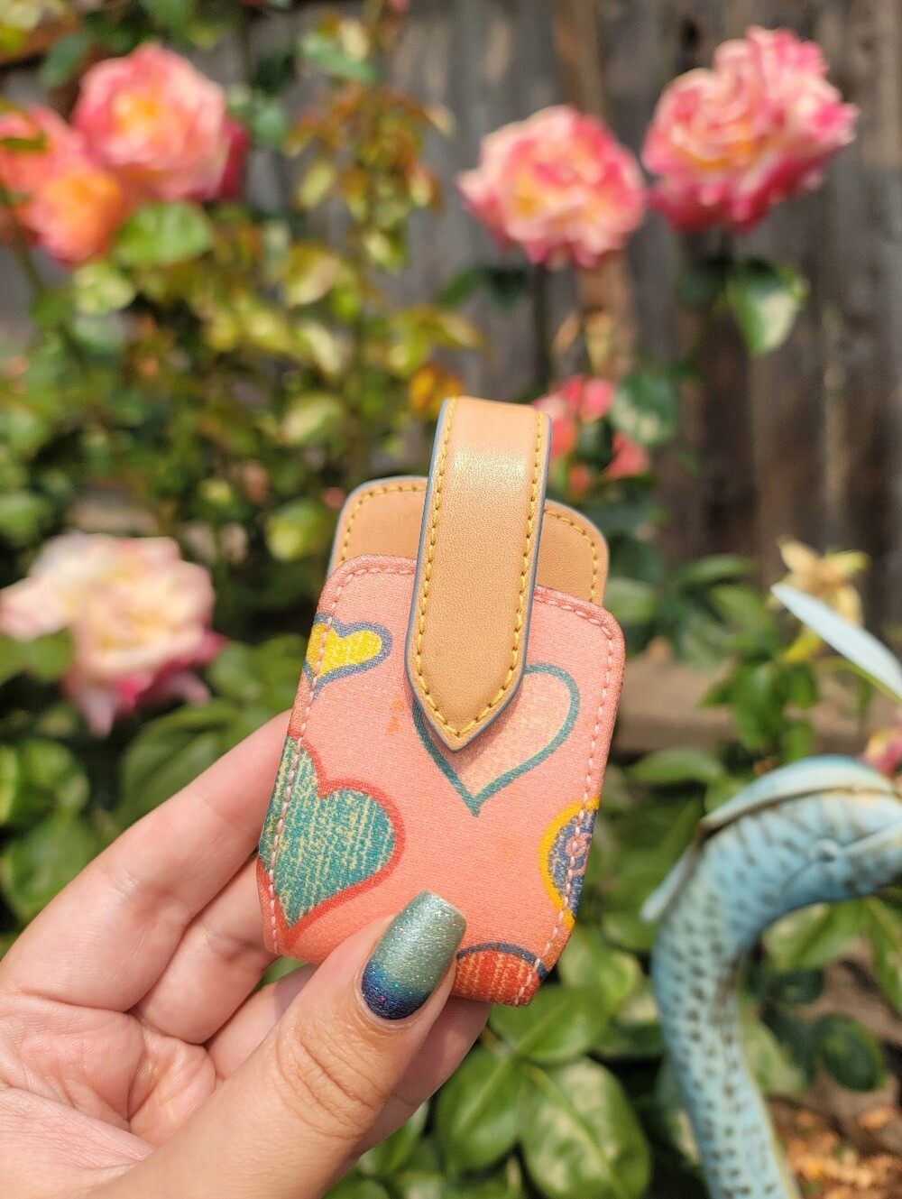 Dooney & Bourke Vintage Y2K Doodle Hearts Pink Rainbow Snap Case - Picture 10 of 11